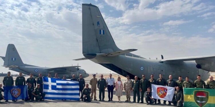 Κυριάκος Μητσοτάκης: Δύο αεροσκάφη της ελληνικής πολεμικής αεροπορίας έριξαν 8,5 τόνους τροφίμων στη Γάζα