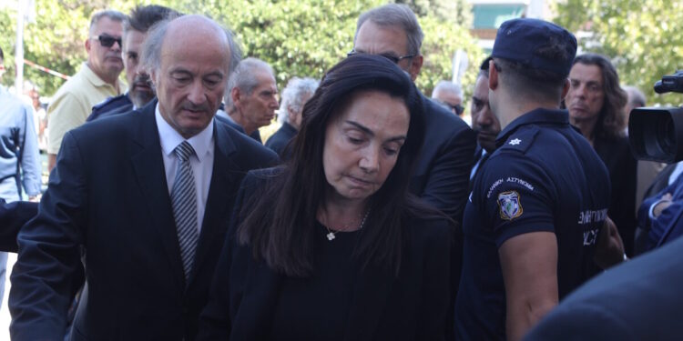 Λένα Σαμαρά: «Σε μια άδεια εκκλησία η Γεωργία Σαμαρά έκλαψε με λυγμούς πάνω από το φέρετρο της κόρης της»