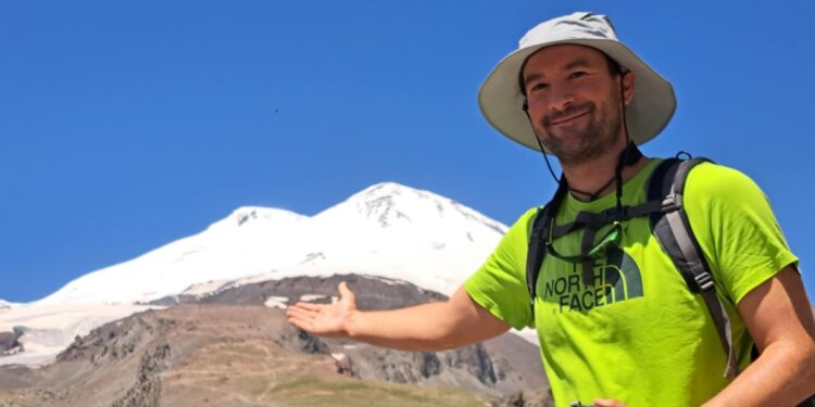 Ο Γιώργος Αρβάλης από την Αμφιλοχία στην κορυφή της Ευρώπης – Ανάβαση στο όρος Ελμπρούς (φωτο)