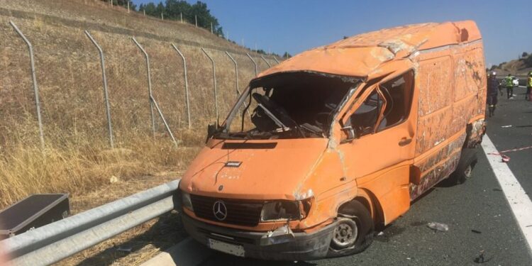 Γρεβενά: Τροχαίο με έναν νεκρό και έναν τραυματία στην Εγνατία Οδό – Το βαν προσέκρουσε στα κικλιδώματα