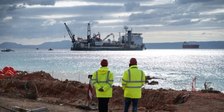 Σύννεφα πάνω από τη νέα ηλεκτρική διασύνδεση Ελλάδας-Ιταλίας