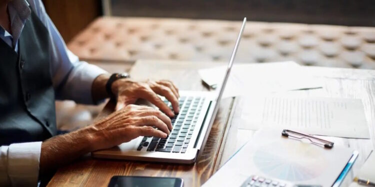 Στα σκαριά ρήτρα μη απόλυσης για όσους αρνηθούν το 13ωρο