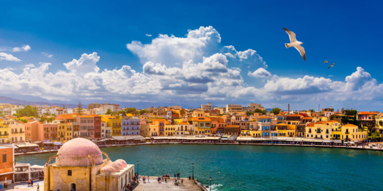 Χανιά: Τους έπαιρναν αγκαλιά και τους ξάφριζαν – Πέντε συλλήψεις