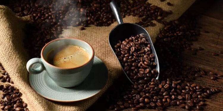 Κατάργηση των φόρων στον καφέ και τη σοκολάτα φέρνει η κυβέρνηση της Δανίας για να ανακουφίσει τα νοικοκυριά