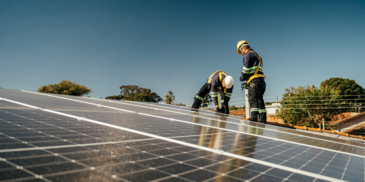 “Θερίζουν” τα κέρδη των φωτοβολταϊκών οι περικοπές – Πτώση των επενδύσεων ήδη από φέτος στην Ελλάδα