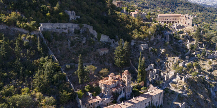 Μυστράς, το ελληνικό Game of Thrones: Το Παλάτι των Παλαιολόγων και η βυζαντινή καστροπολιτεία