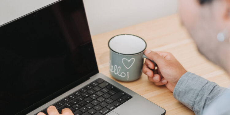 Ιστορικό χαμηλό: Μόλις το 5,1% των μισθωτών έκανε υπερωρίες το 2024