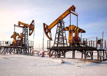 Πτώση εσόδων για τις ρωσικές πετρελαϊκές το α’ εξάμηνο λόγω χαμηλών τιμών και ισχυρού ρουβλίου