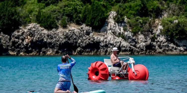 Καιρός σήμερα: «Πέφτουν» οι υψηλές θερμοκρασίες – Τοπικές μπόρες στα κεντρικά και βόρεια ορεινά