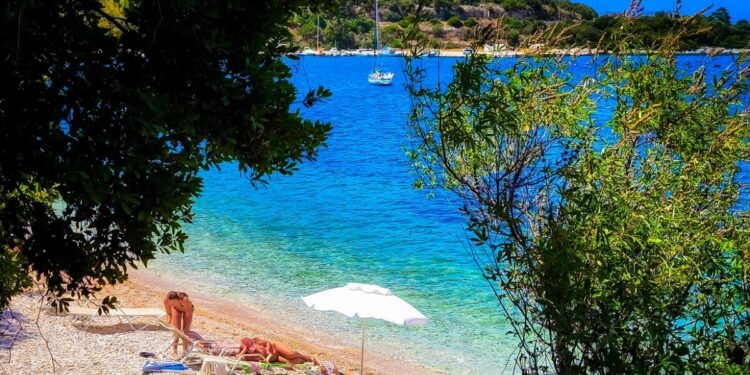 Καιρός σήμερα: Ισχυροί άνεμοι στο Αιγαίο και υψηλές θερμοκρασίες