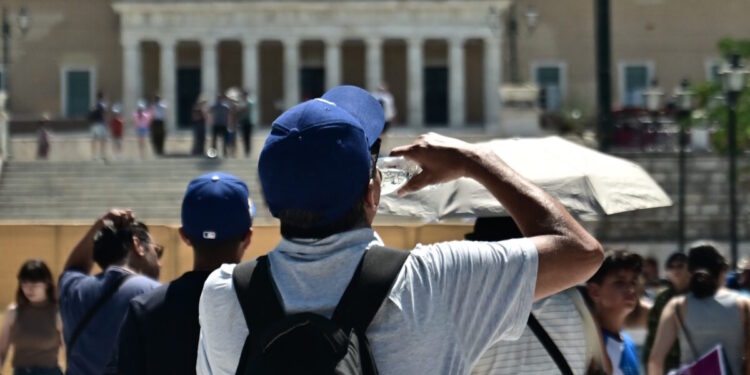 Καιρός: Κορυφώνεται σήμερα ο καύσωνας εξπρές με 42αρια σε Αττική, Βοιωτία, Λακωνία – «Στροφή» από το Σάββατο