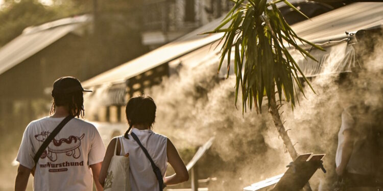 Καιρός σήμερα: Σκαρφαλώνει ψηλότερα ο υδράργυρος – Άνεμοι 6 μποφόρ στο Αιγαίο, βροχές στα ορεινά