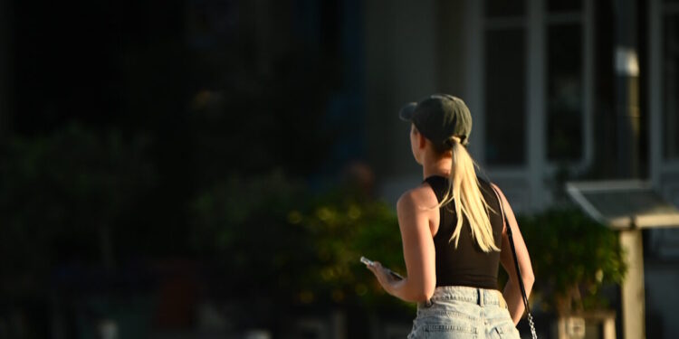 Καιρός σήμερα: Θερμοκρασία έως 41 βαθμοί και άνεμοι 8 μποφόρ – Αναλυτική πρόγνωση