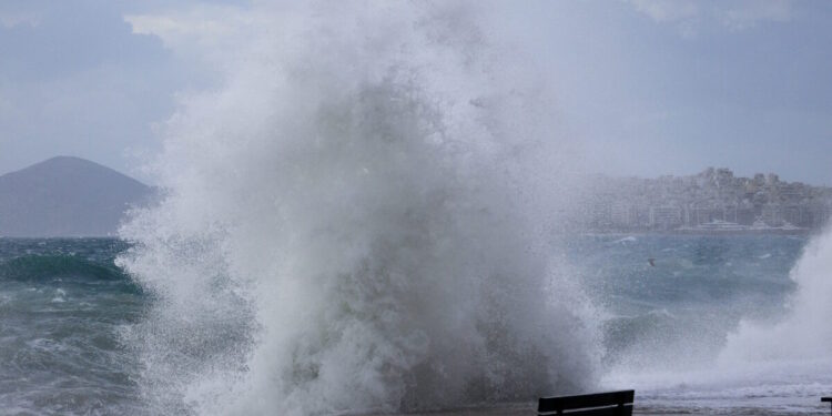 Καιρός σήμερα: Η θερμοκρασία θα φτάσει έως τους 34 βαθμούς και οι άνεμοι έως 7 μποφόρ – Αναλυτική πρόγνωση