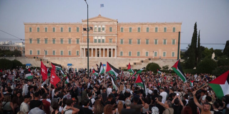 Διαδηλώσεις για την Παλαιστίνη σε πάνω από 70 περιοχές της χώρας – «Σταματήστε τη γενοκτονία»