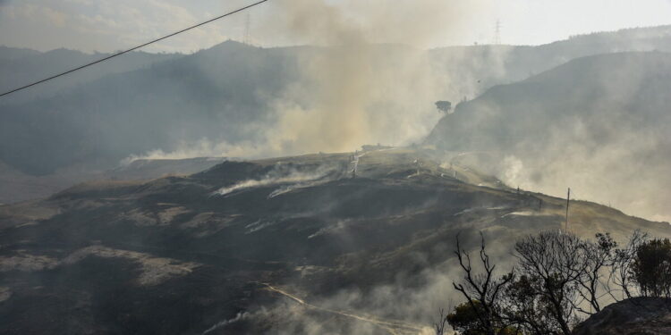 Φωτιές στην Ελλάδα: Ποιες είναι οι επιπτώσεις τους στην υγεία μας – Τι πρέπει να γνωρίζουμε