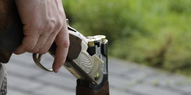 Αγρίνιο: Πυροβόλησε φορτηγό με καραμπίνα και συνελήφθη – Κατασχέθηκαν όπλα και φυσίγγια