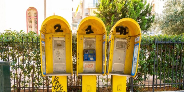 Δήμος Αθηναίων: Τέλος εποχής για τα καρτοτηλέφωνα στην Αθήνα