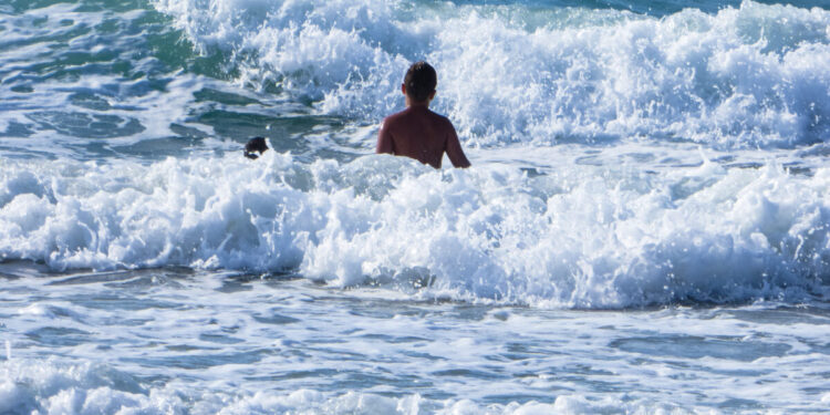 Καιρός Δεκαπενταύγουστου: Ισχυροί άνεμοι στο Αιγαίο και θερμοκρασίες έως 36 βαθμούς Κελσίου – Η πρόγνωση των επόμενων ημερών