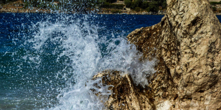 Καιρός: Ισχυροί άνεμοι 8 μποφόρ και θερμοκρασίες έως 35°C τις επόμενες μέρες – Ζέστη διαρκείας μετά τις 15 Αυγούστου