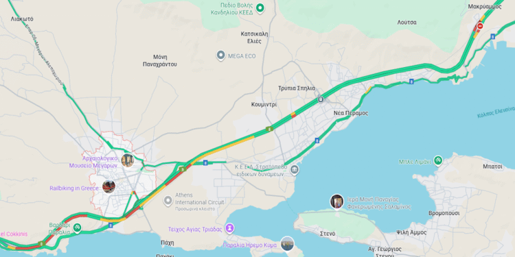 Επιστρέφουν σταδιακά οι αδειούχοι του Αυγούστου: Κίνηση στα Μέγαρα και στα διόδια Ελευσίνας στο ρεύμα προς Αθήνα
