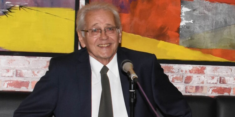 Δημήτρης Κωνσταντάρας: «Τώρα πάλι μαζί» γράφει ο γιος του δημοσιογράφου για τον πατέρα και τον παππού του