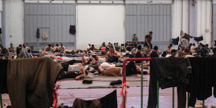 Κυκλώματα διακινητών έστελναν μαζικά μηνύματα στις αρχές Ιουλίου στους μετανάστες να έρθουν στην Ελλάδα