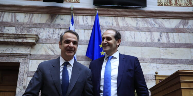 Ο Κυριάκος Μητσοτάκης αποχαιρετά τον Απόστολο Βεσυρόπουλο: «Αφοσιωμένος στο καθήκον και αγαπητός συνεργάτης»