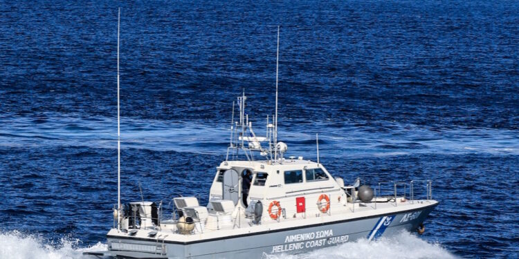 Νέα Στύρα: Ιρακινοί διακινητές μεταναστών συνελήφθησαν μετά από  πληροφορίες της ΕΥΠ