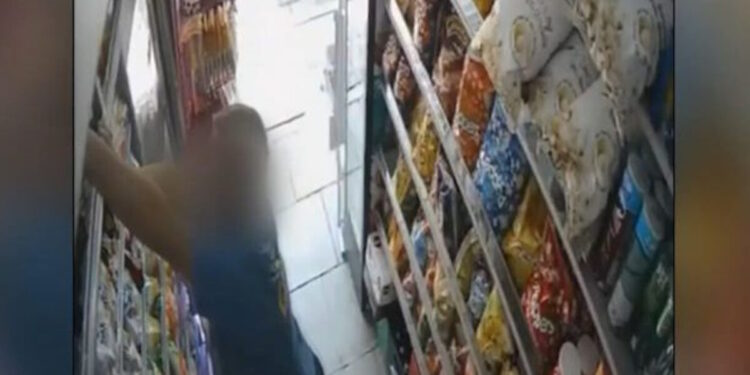 «Άδειαζαν» μίνι μάρκετ και περίπτερα στη βορειοανατολική Αττική – Καρέ καρέ η δράση της σπείρας