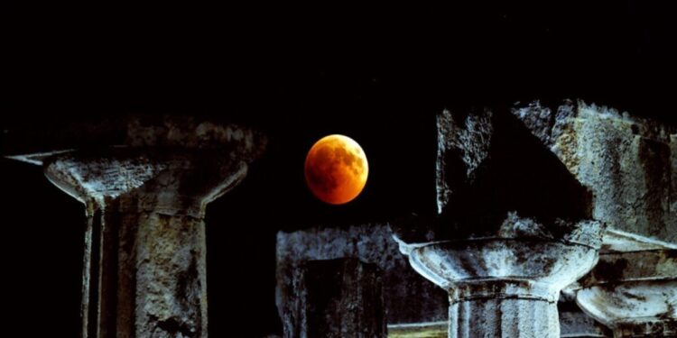 Πανσέληνος Σεπτεμβρίου 2025: Έρχεται το «Ματωμένο Φεγγάρι»