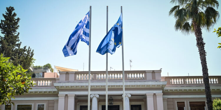 Μετωπική κυβέρνησης ΠΑΣΟΚ για την ΔΕΘ: «Είστε πολιτικοί απατεώνες» – «Κοιτάξτε στον καθρέφτη σας»