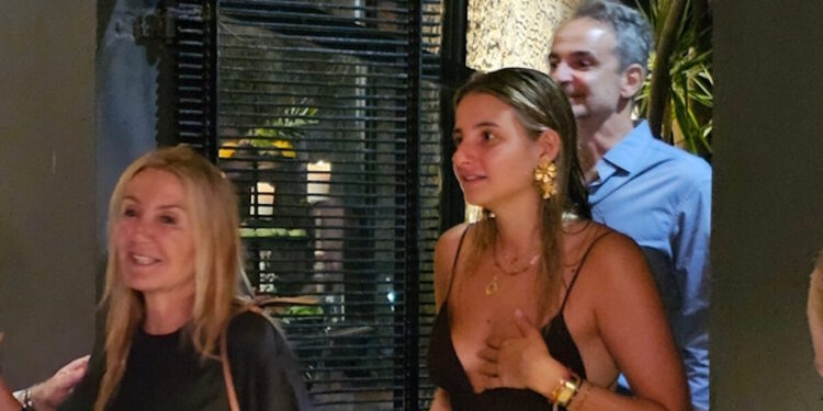 Κυριάκος Μητσοτάκης και Μαρέβα Γκραμπόφσκι σε γλέντι στην Κρήτη μαζί με την κόρη τους