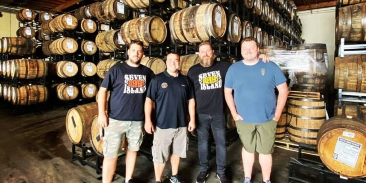 Έλληνες νομάδες φτιάχνουν μπύρες σε όλον τον κόσμο: Οι συνταγές τους με γεύσεις τζατζίκι και γαλακτομπούρεκο 