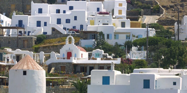 ΑΑΔΕ – Επιχείρηση Θέρος: Μαζικοί έλεγχοι, «καμπάνες» και λουκέτα στα νησιά του Αιγαίου