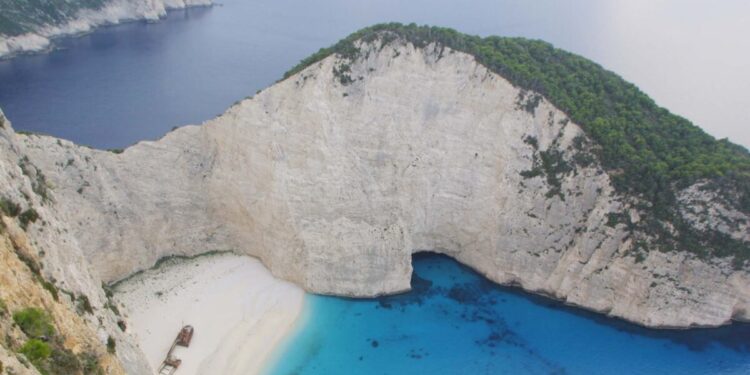 Ζάκυνθος: 57χρονος ανασύρθηκε νεκρός από τη θάλασσα κοντά στο Ναυάγιο