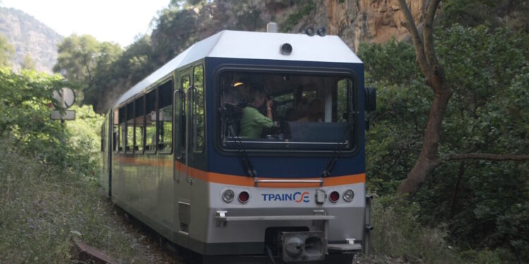 Ταλαιπωρία για επιβάτες του οδοντωτού στα Καλάβρυτα – Ακινητοποιήθηκε λόγω βλάβης