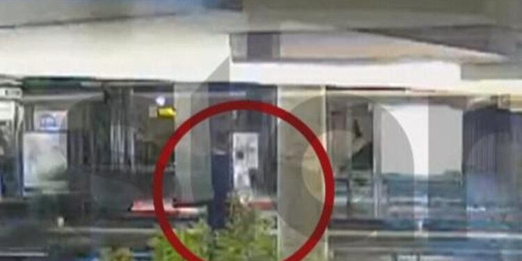 Παλαιό Φάληρο: Νέα ντοκουμέντα για το θρίλερ με το νεκρό κοριτσάκι – Η στιγμή που η γυναίκα πετά το καροτσάκι