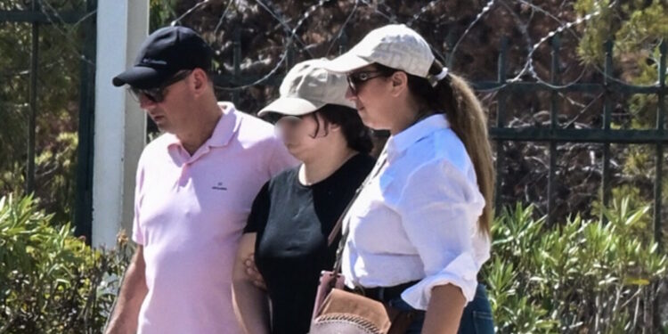 Παλαιό Φάληρο: Ο φίλος της 32χρονης έσπασε τη σιωπή του μιλώντας για σημάδια κακοποίησης στην 3χρονη – Ο ρόλος της αδελφής της μητέρας