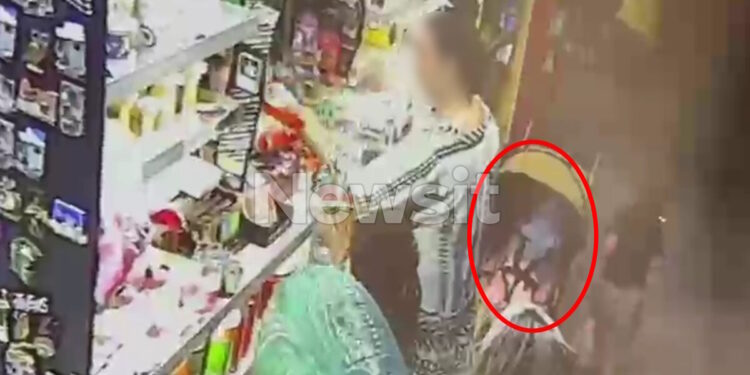 Παλαιό Φάληρο: «Ήταν βρεγμένη, καθόταν κι έπαιζε με το κινητό» περιγράφει ο ταξιτζής που μετέφερε την μητέρα και τα αδέρφια της άτυχης 3χρονης