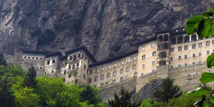 Η Τουρκία έδωσε άδεια για Θεία Λειτουργία στην Παναγία Σουμελά της Τραπεζούντας στα «Εννιάμερα της Παναγίας»