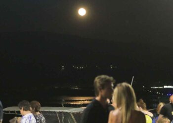 Μαγευτική πανσέληνος στον Αστακό Ξηρομέρου (φωτο)