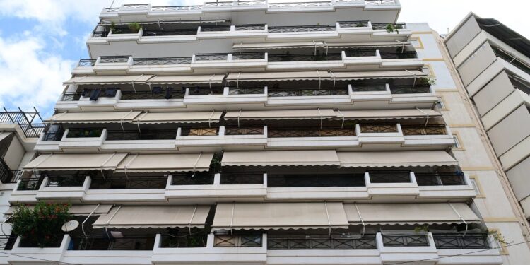 Παλαιό Φάληρο: Οι κηλίδες αίματος στο σπίτι του 3χρονου κοριτσιού και πού επικεντρώνεται το ενδιαφέρον της Αστυνομίας