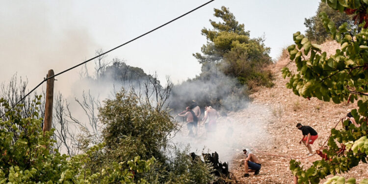 Φωτιά στην Πάτρα: Μυστήριο με τα κίνητρα του 19χρονου και του 27χρονου που κατηγορούνται για εμπρησμό – Γιατί ήθελαν να κάψουν την Πάτρα