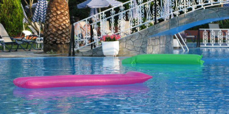 Παξοί: Ποινική δίωξη στους γονείς και τον παππού της 4χρονης που πνίγικε σε πισίνα – Απολογούνται τη Δευτέρα