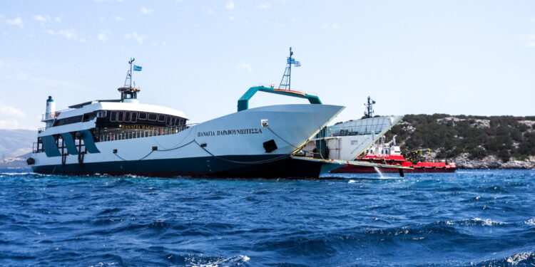 Νέα Στύρα: Μηνύσεις από τους επιβάτες για την προσάραξη του φέρι μποτ – Διαψεύδεται ο καπετάνιος για τη βλάβη στα πηδάλια