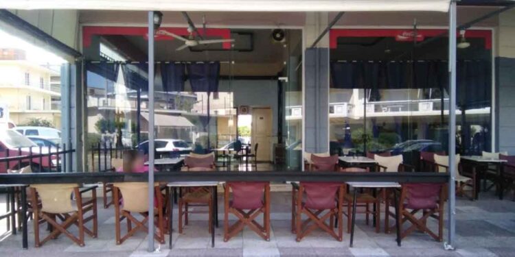 Αγρίνιο: Πωλείται καφενείο στη γωνία των οδών Καλαβρύτων & Λουροπούλου