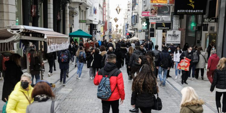 Δημογραφικό: Μειώθηκαν κατά 500.000 οι κάτοικοι της Ελλάδας – Πότε ξεκίνησε η μείωση του πληθυσμού και των γεννήσεων