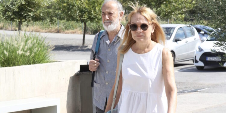 Σοφία Σεϊρλή: Συγκίνηση στο τελευταίο αντίο στο αποτεφρωτήριο Ριτσώνας – Στέλιος Μάινας, Γιώργος Καραμίχος ήταν εκεί