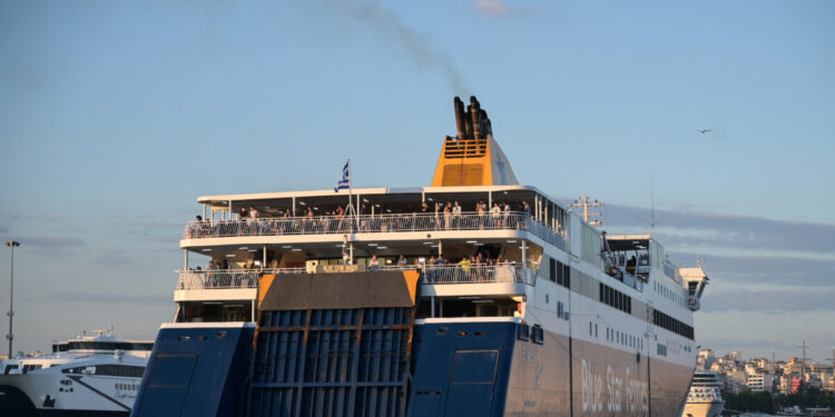 Ξεκόλλησαν τα πλοία από τα λιμάνια – Σταδιακή άρση του απαγορευτικού λόγω ανέμων